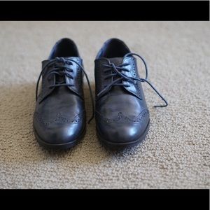 Cole Haan royal blue wingtip leather shoes